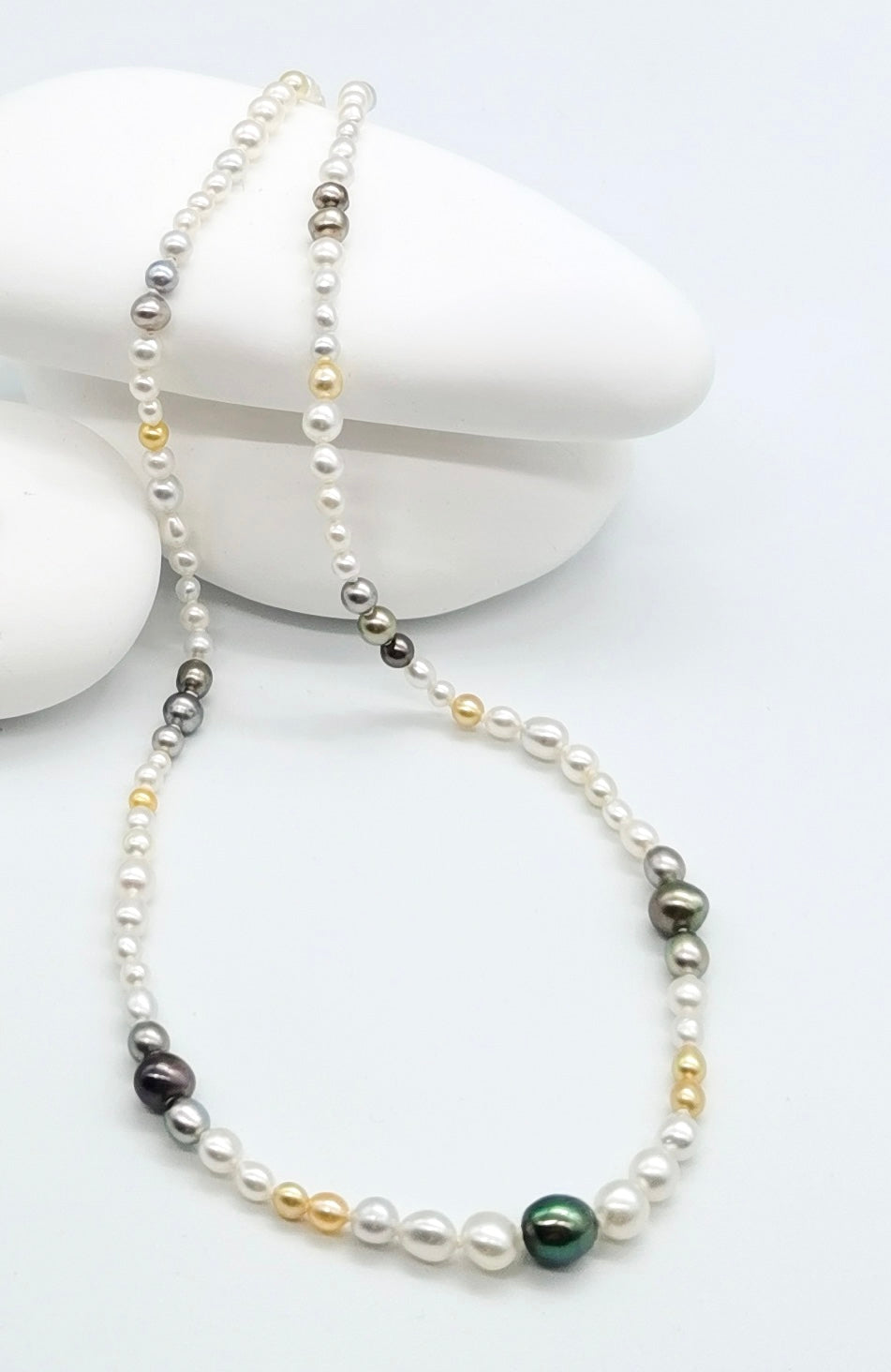 CH0006 - Keshi Pearl Necklace with Peacock Tahitian Centre 44cm