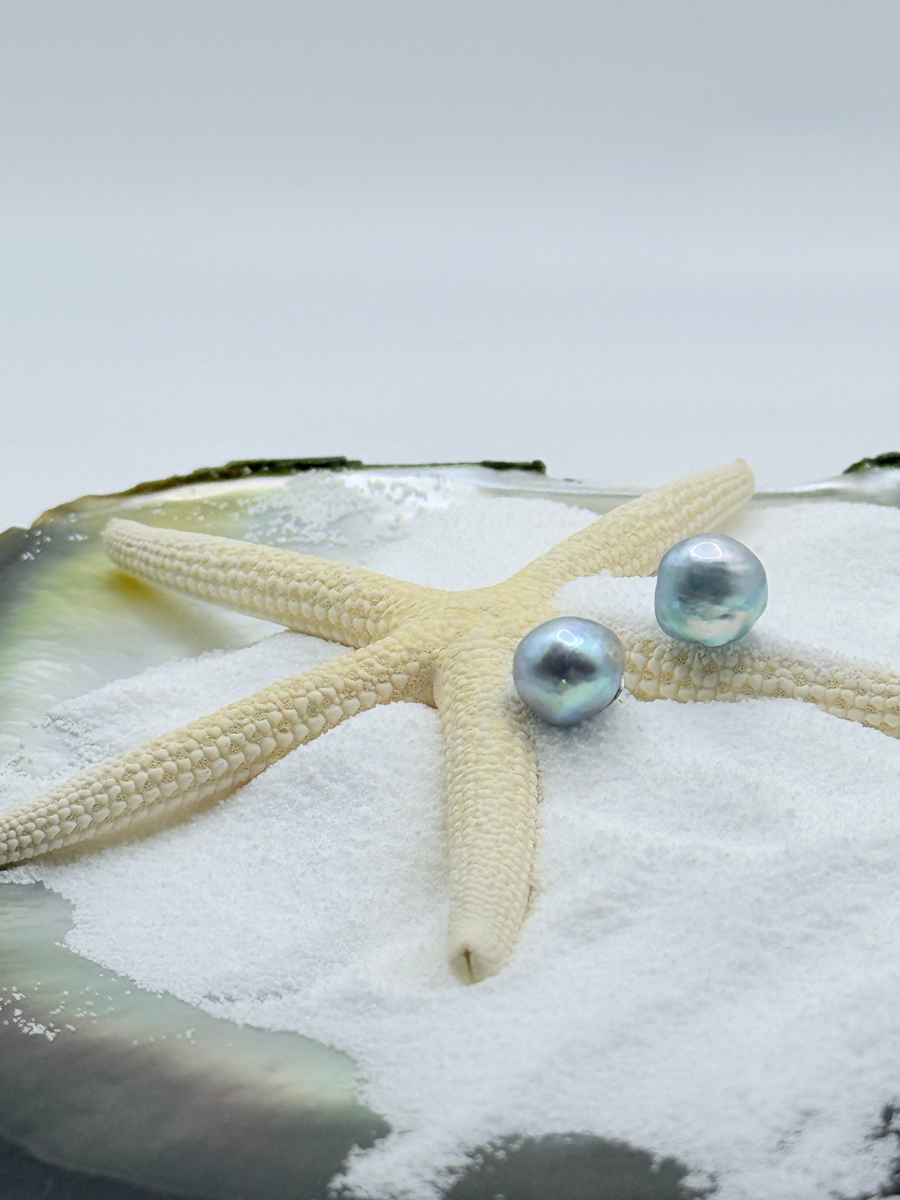 Blue Akoya pearl stud earrings 8-9mm round baroque natural colour cultivation starfish styling lilac silver cyan tones
