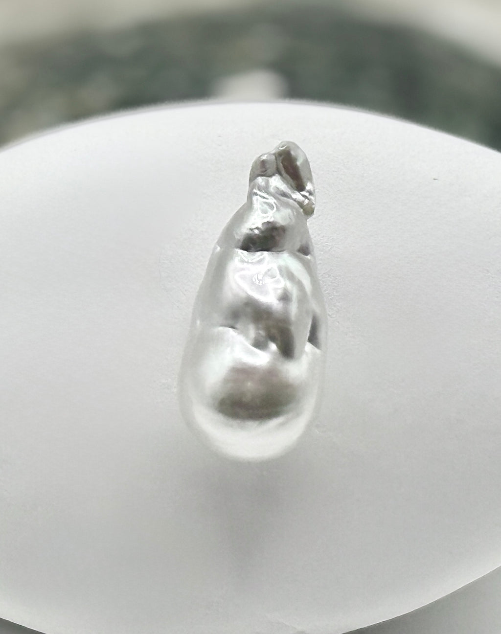 Close up image of earl rest on a white stone 