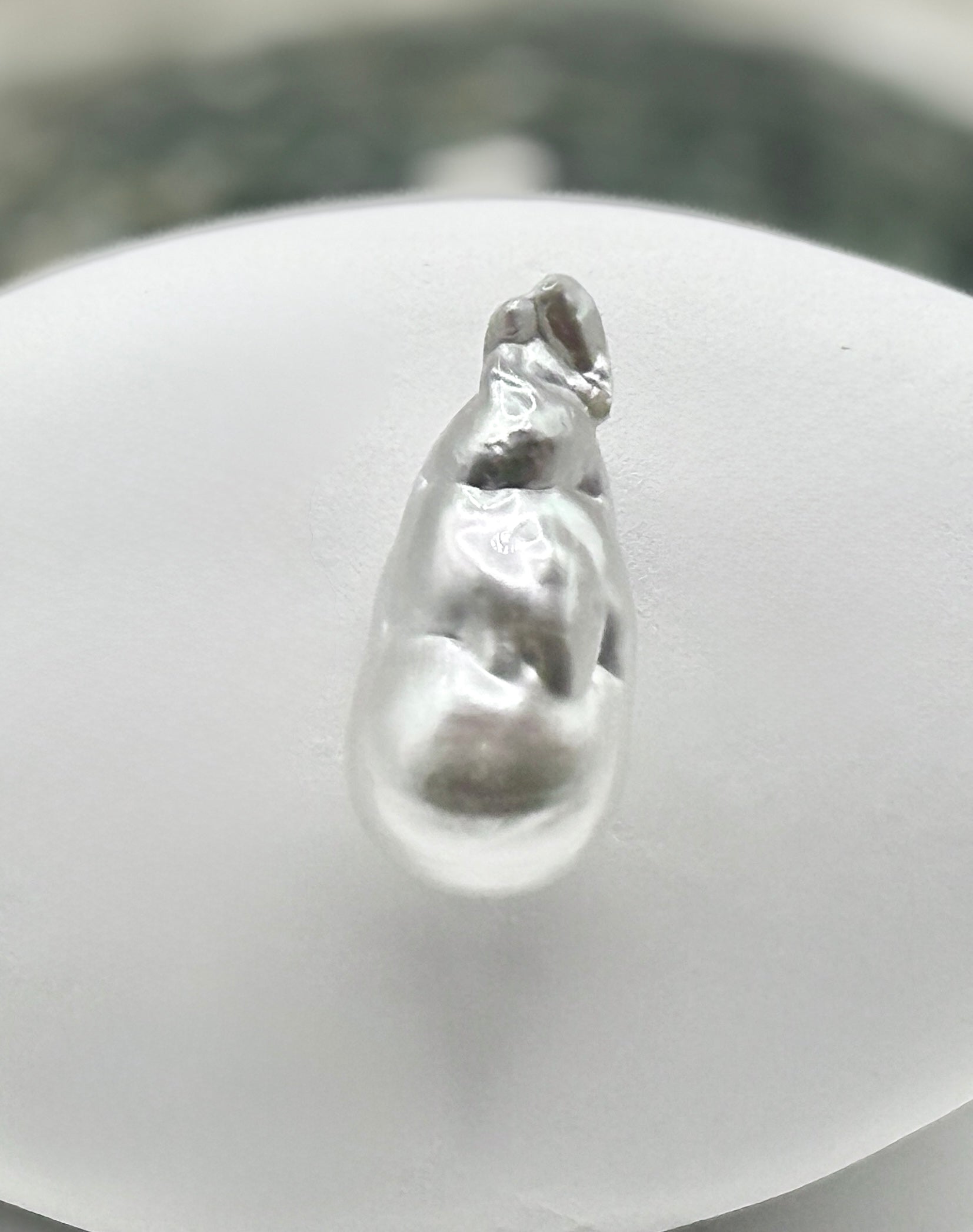 Close up image of earl rest on a white stone 