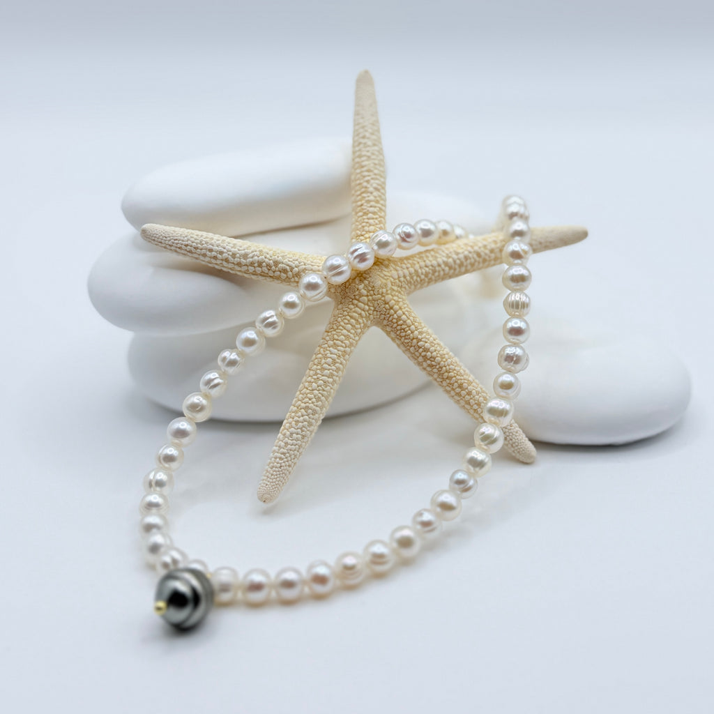 Full necklace layout displaying 45cm length with Tahitian charm centrepiece and white freshwater circled pearls with starfish styling