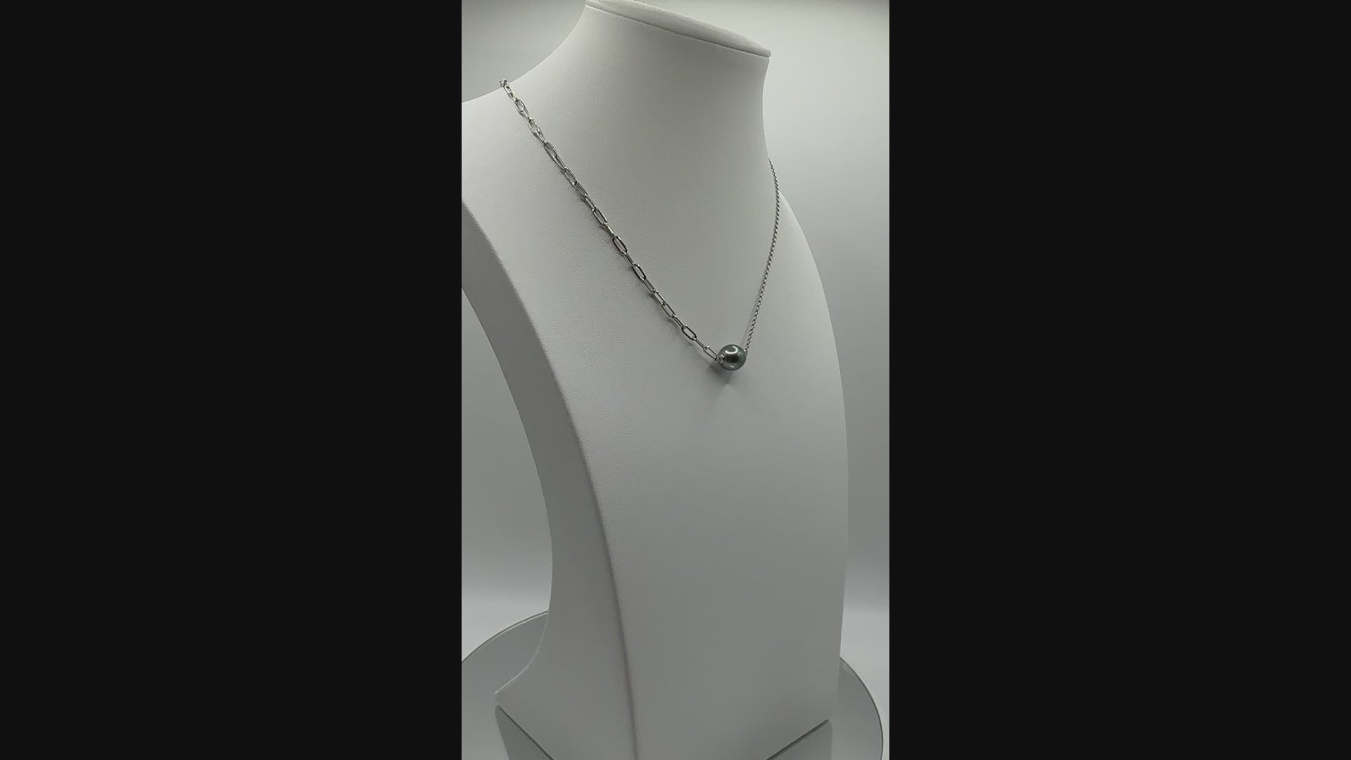 Rotating video of Tahitian pearl necklace showing floating effect and shifting lustre of baroque pearl as it moves on mixed chain